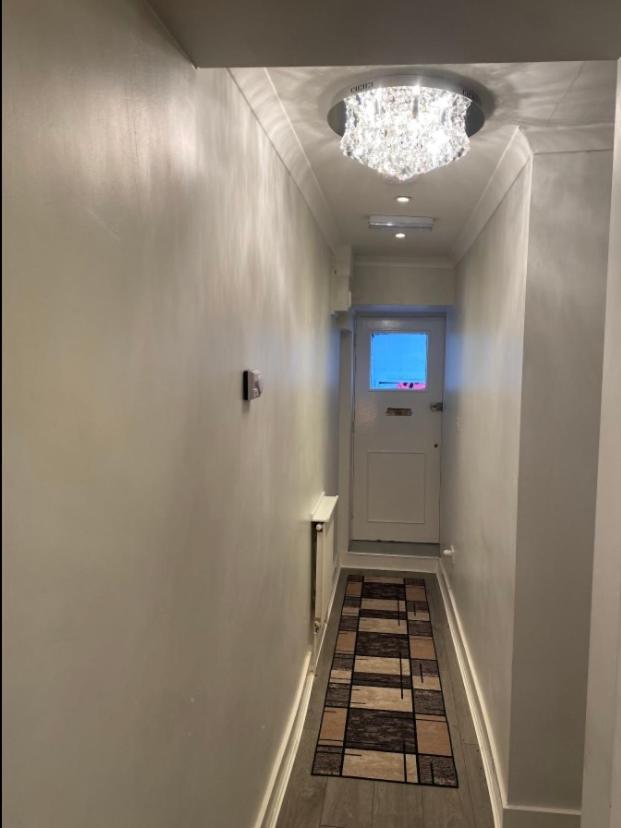 Central Private Double Bedroom In A 2Bedroom Apartment, Connected Via Underground, Overground And Many Bus Routes Лондон Экстерьер фото
