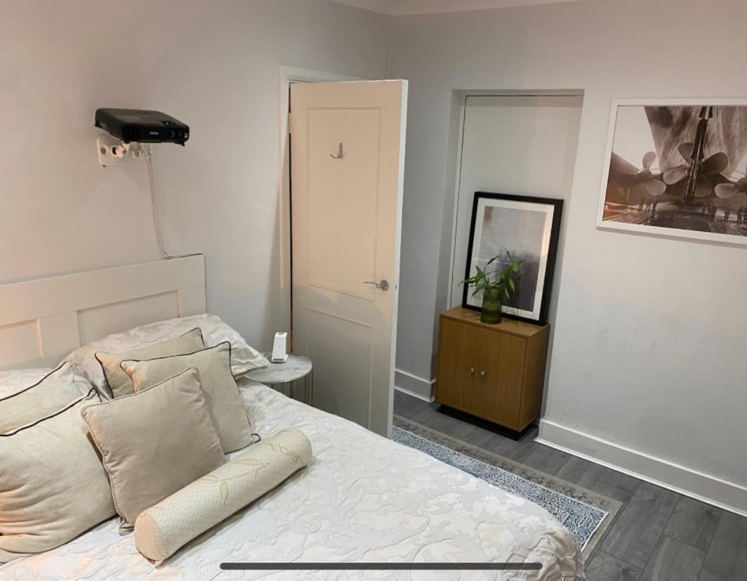 Central Private Double Bedroom In A 2Bedroom Apartment, Connected Via Underground, Overground And Many Bus Routes Лондон Экстерьер фото